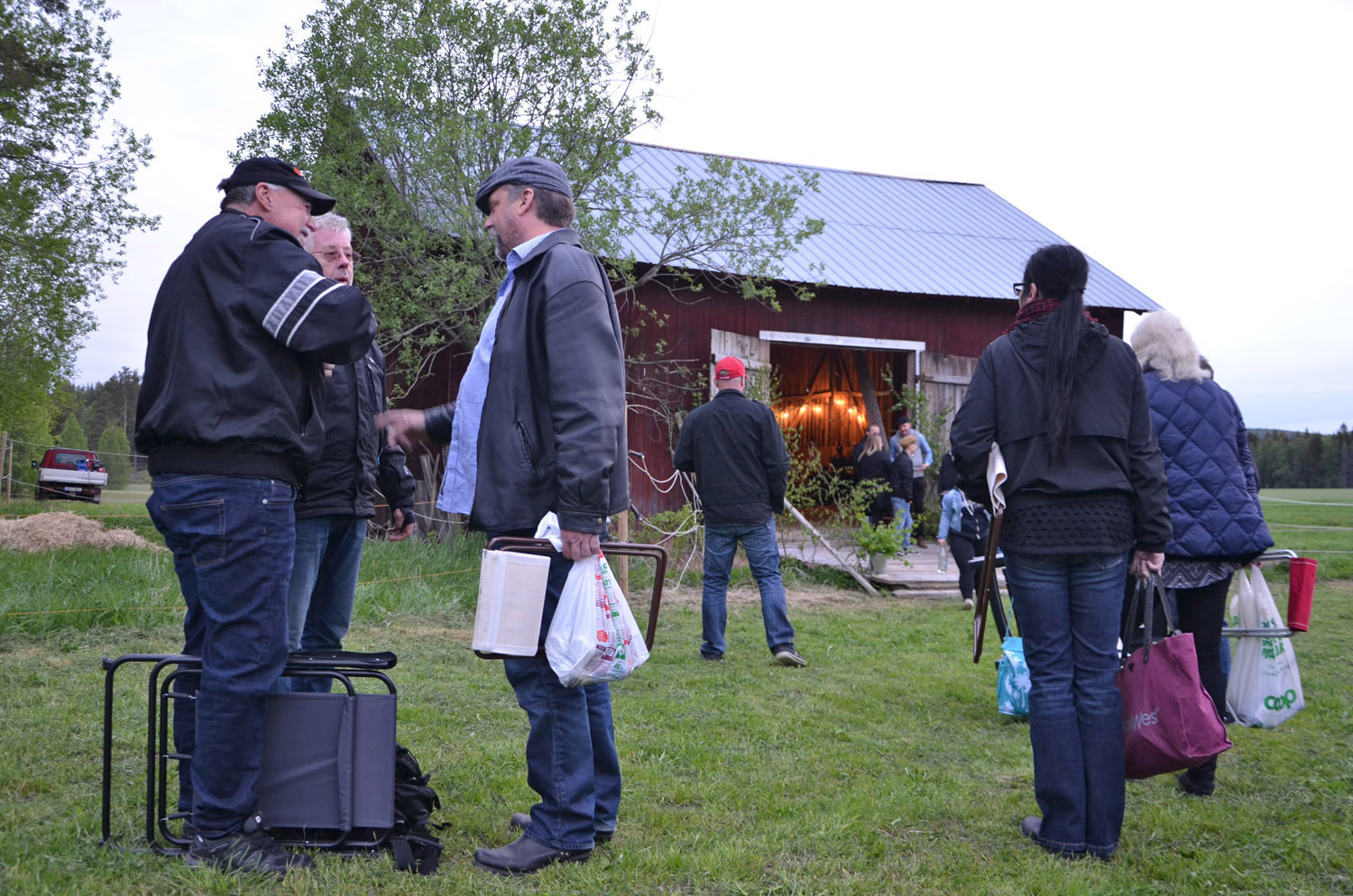 Röste.nu – Röstebilder – Logdans i Farmorsladan 2017