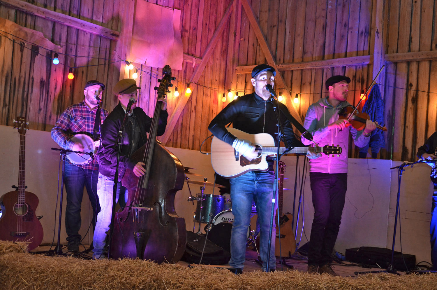 Röste.nu – Röstebilder – Logdans i Farmorsladan 2017