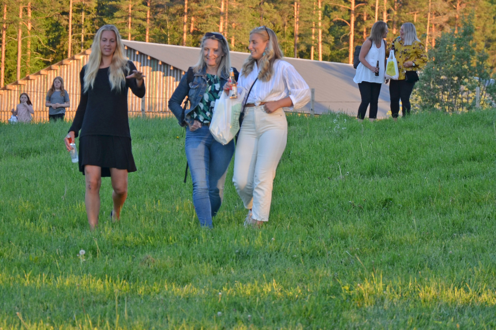 Röste.nu – Röstebilder – Logdans i Farmorsladan 2018