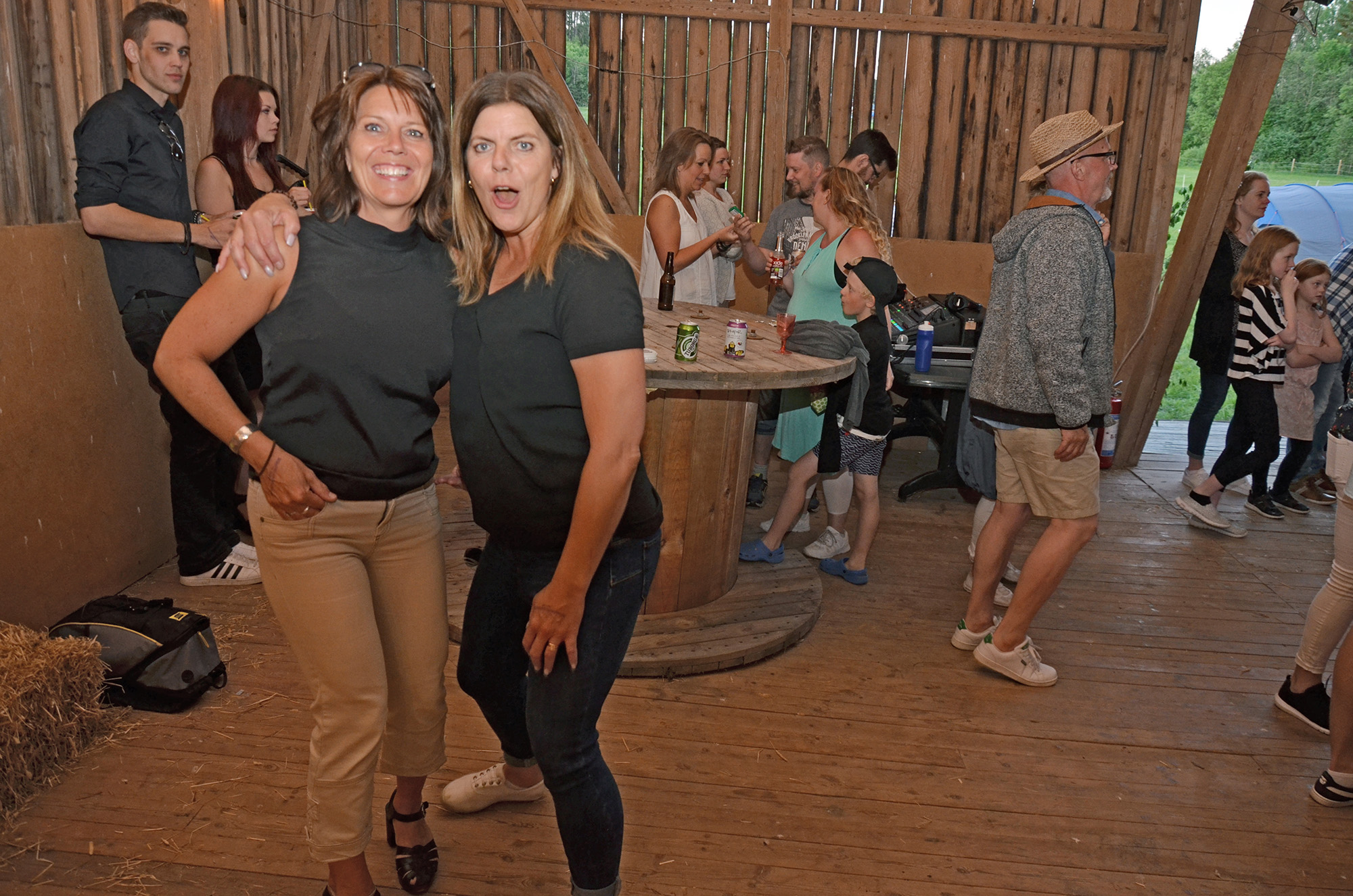 Röste.nu – Röstebilder – Logdans i Farmorsladan 2018