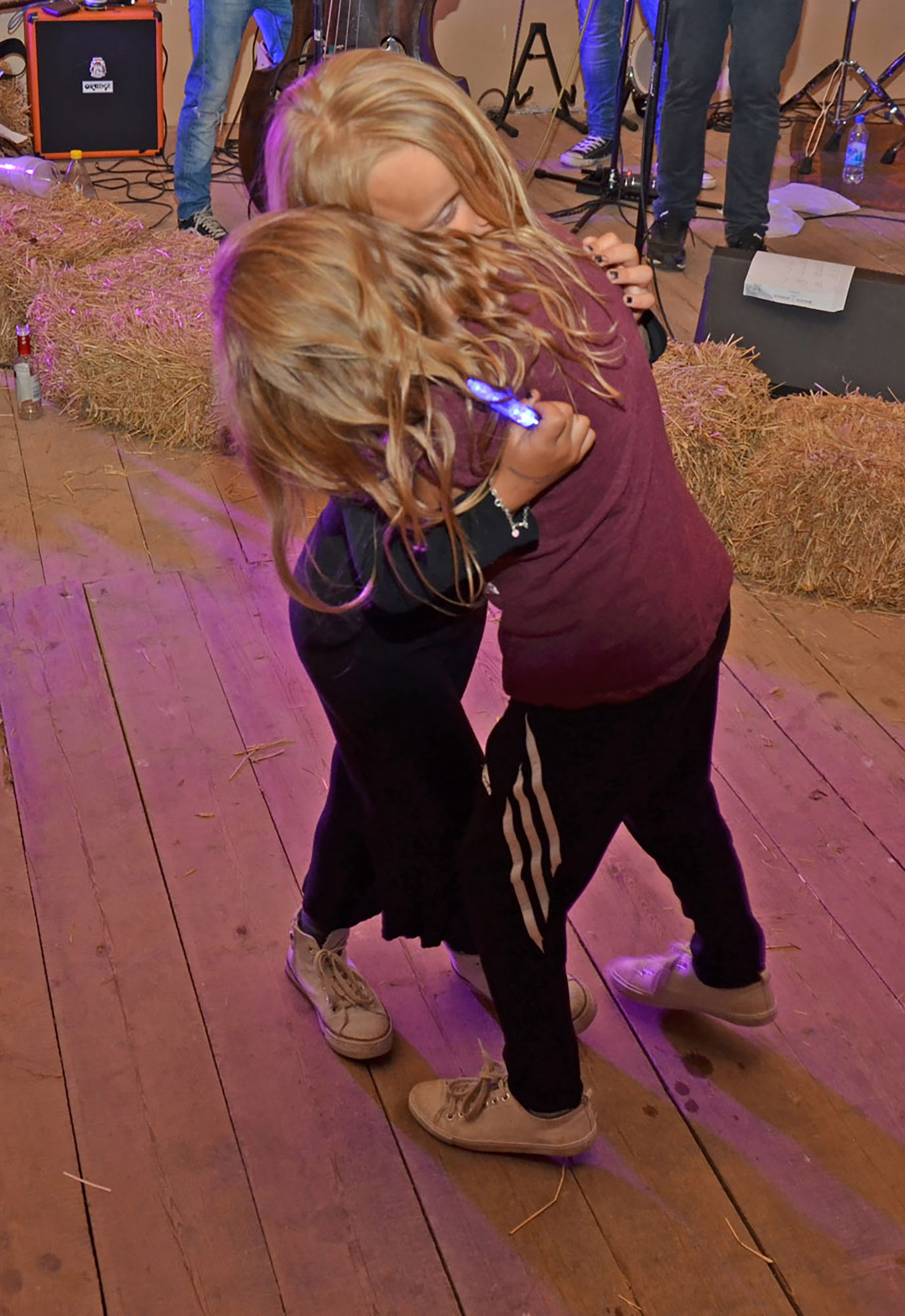 Röste.nu – Röstebilder – Logdans i Farmorsladan 2018