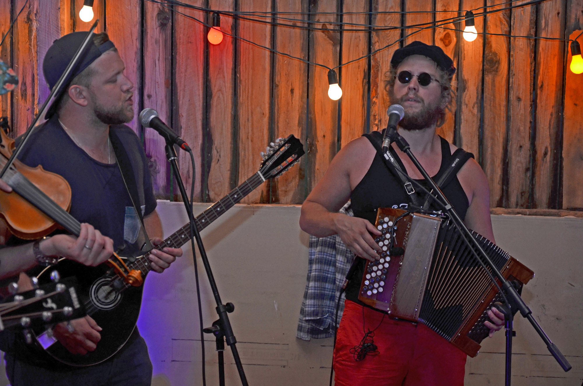 Röste.nu – Röstebilder – Logdans i Farmorsladan 2018