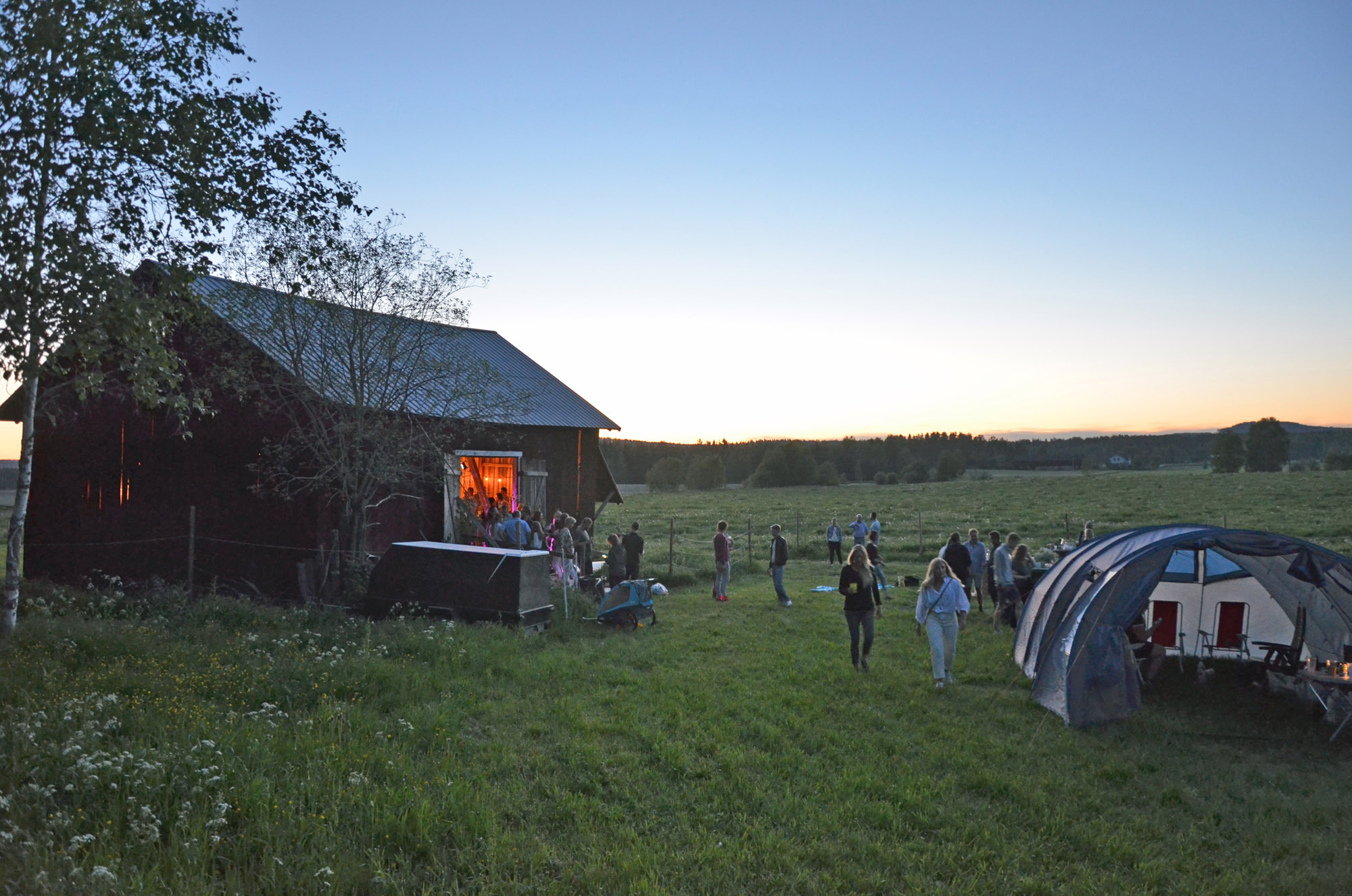 Röste.nu – Röstebilder – Logdans i Farmorsladan 2018