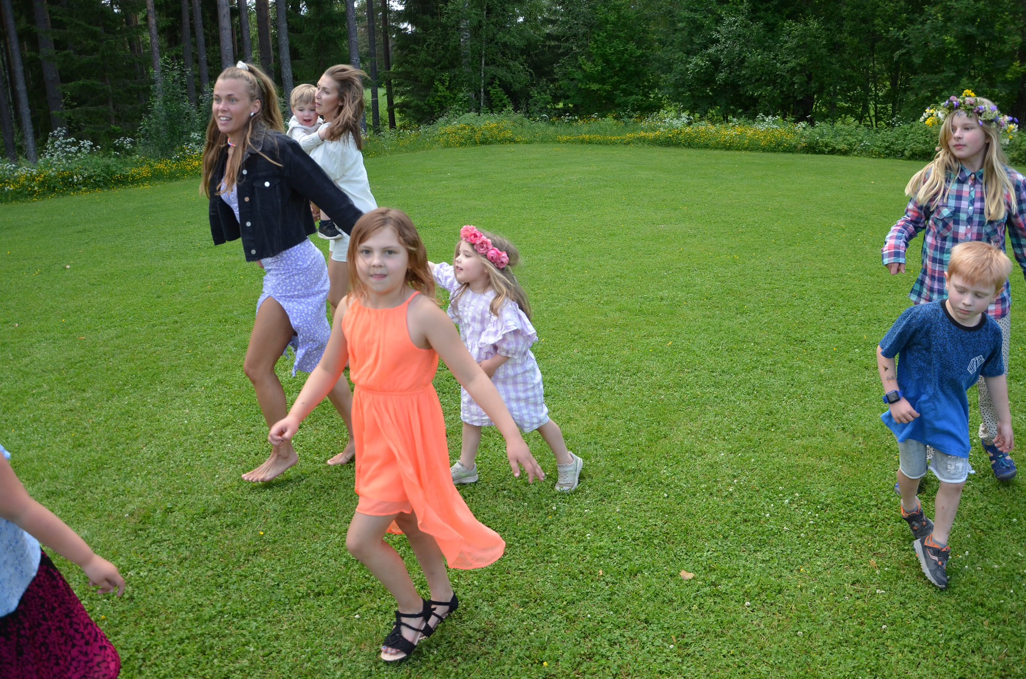 Röste.nu – Röstebilder – Midsommarfirande vid Dönjegården 2024