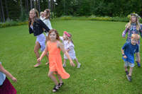 Röste.nu – Röstebilder – Midsommarfirande vid Dönjegården 2024