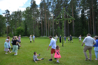 Röste.nu – Röstebilder – Midsommarfirande vid Dönjegården 2024