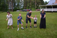 Röste.nu – Röstebilder – Midsommarfirande vid Dönjegården 2024