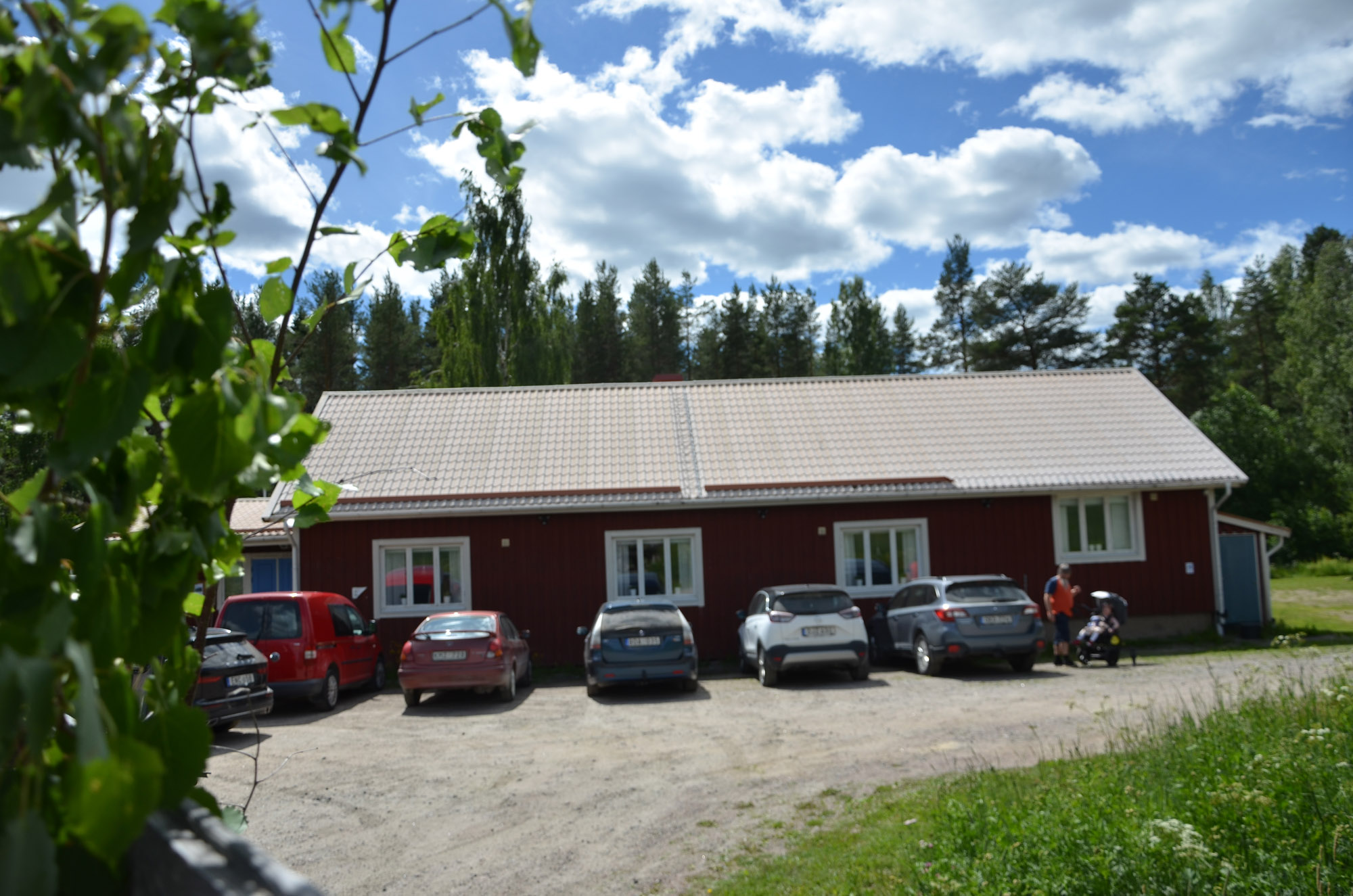 Röste.nu – Röstebilder – Midsommarfirande vid Dönjegården 2024