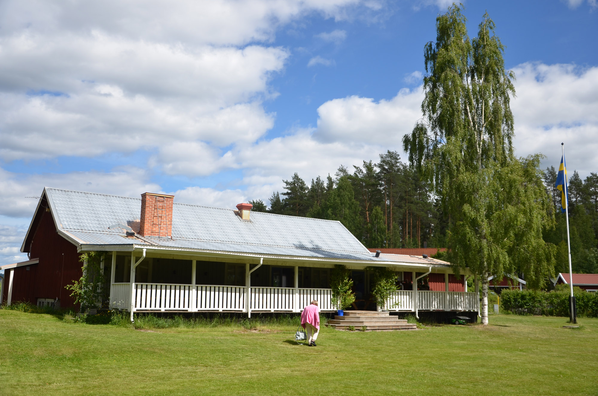 Röste.nu – Röstebilder – Midsommarfirande vid Dönjegården 2024
