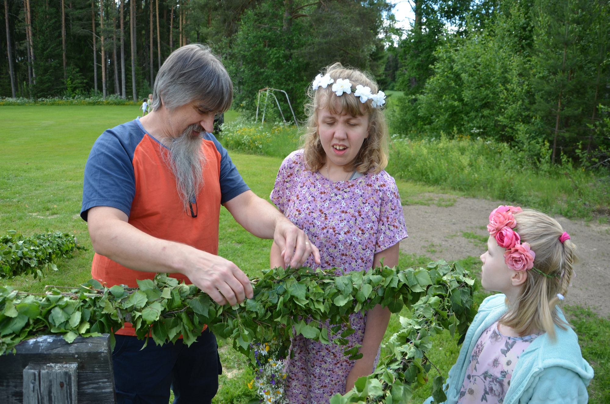 Röste.nu – Röstebilder – Midsommarfirande vid Dönjegården 2024