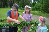 Röste.nu – Röstebilder – Midsommarfirande vid Dönjegården 2024