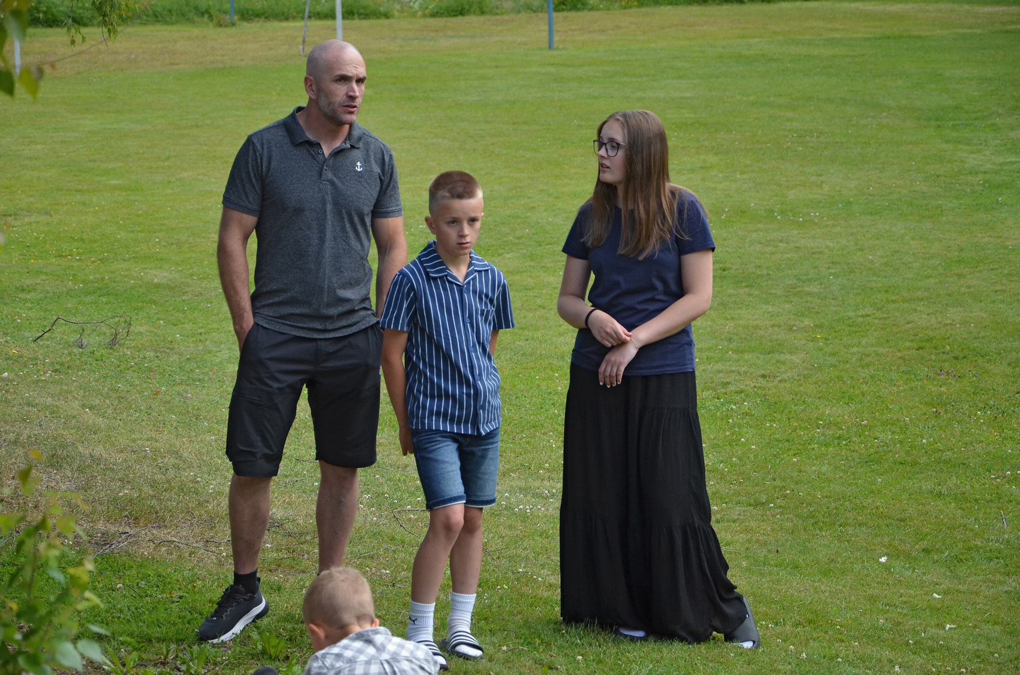 Röste.nu – Röstebilder – Midsommarfirande vid Dönjegården 2024