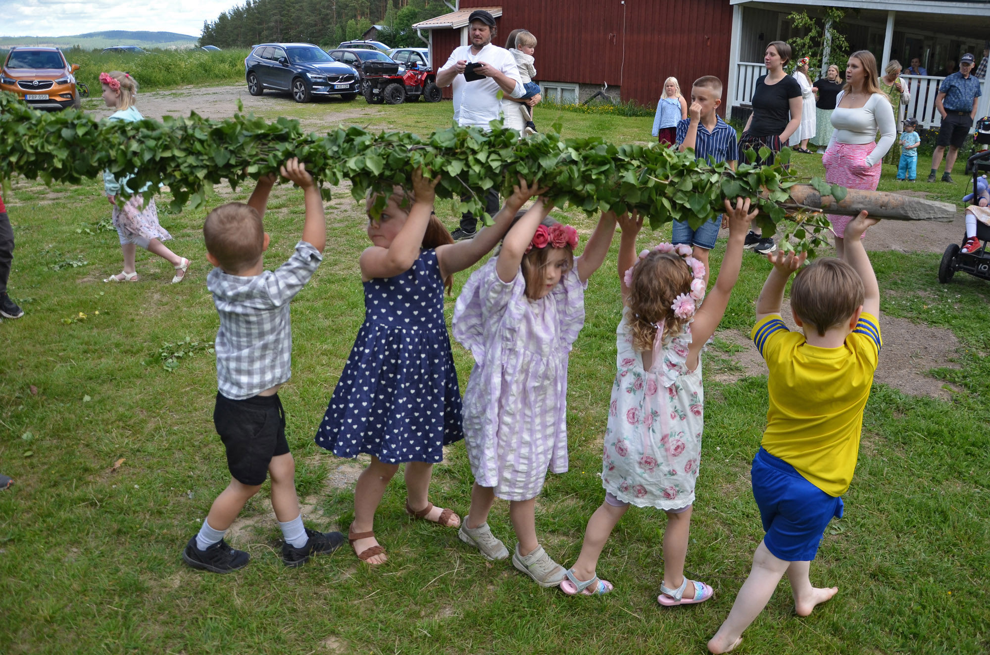 Röste.nu – Röstebilder – Midsommarfirande vid Dönjegården 2024