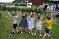Röste.nu – Röstebilder – Midsommarfirande vid Dönjegården 2024