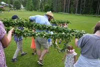 Röste.nu – Röstebilder – Midsommarfirande vid Dönjegården 2024