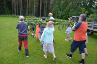 Röste.nu – Röstebilder – Midsommarfirande vid Dönjegården 2024