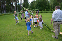 Röste.nu – Röstebilder – Midsommarfirande vid Dönjegården 2024