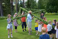 Röste.nu – Röstebilder – Midsommarfirande vid Dönjegården 2024