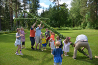 Röste.nu – Röstebilder – Midsommarfirande vid Dönjegården 2024