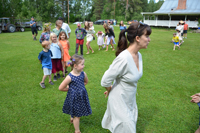 Röste.nu – Röstebilder – Midsommarfirande vid Dönjegården 2024
