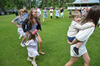 Röste.nu – Röstebilder – Midsommarfirande vid Dönjegården 2024