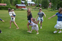 Röste.nu – Röstebilder – Midsommarfirande vid Dönjegården 2024