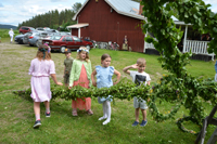 Röste.nu – Röstebilder – Midsommarfirande vid Dönjegården 2025