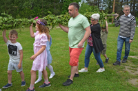 Röste.nu – Röstebilder – Midsommarfirande vid Dönjegården 2025