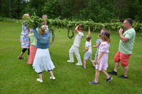 Röste.nu – Röstebilder – Midsommarfirande vid Dönjegården 2025