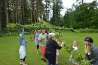 Röste.nu – Röstebilder – Midsommarfirande vid Dönjegården 2025
