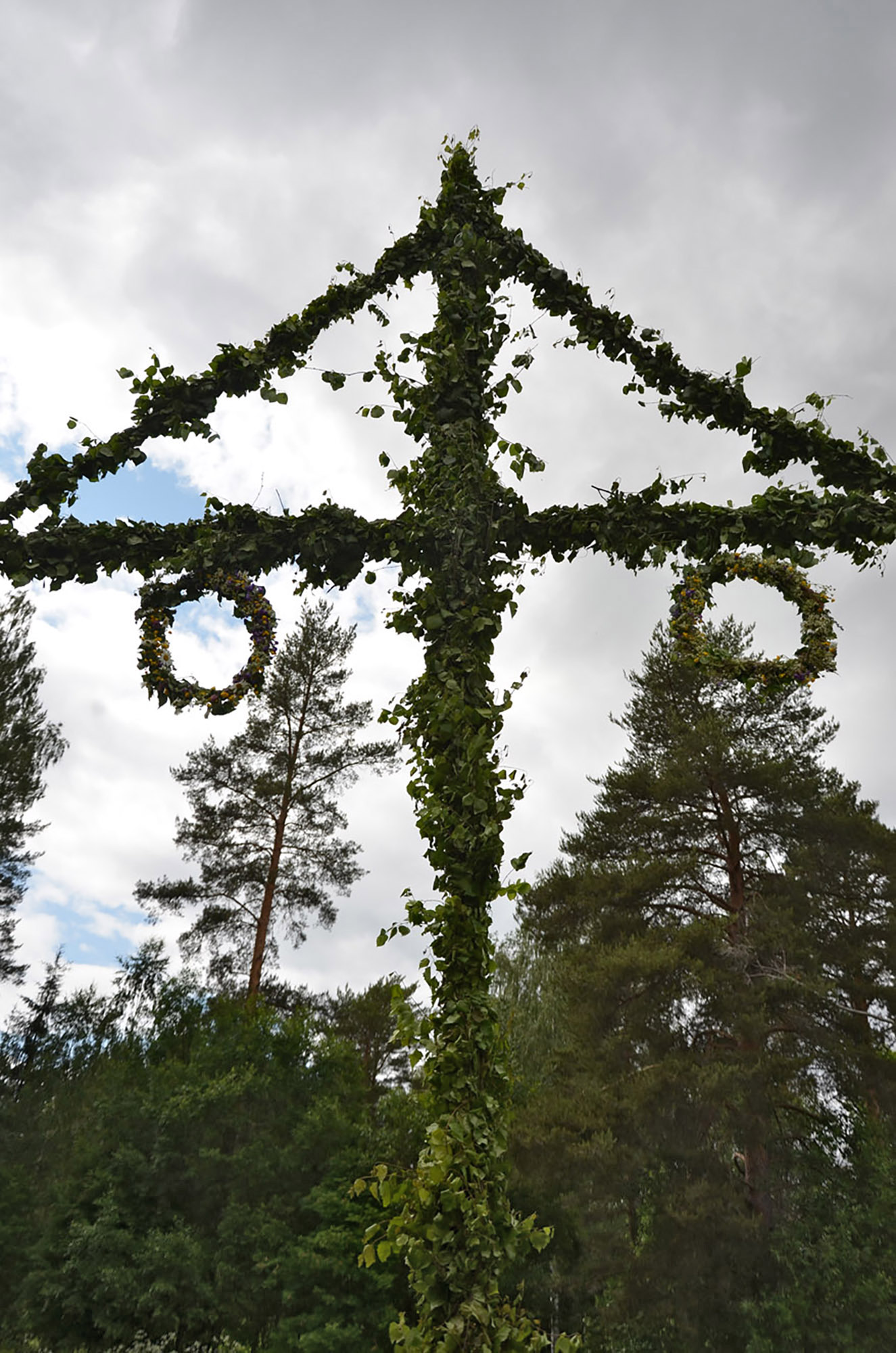 Röste.nu – Röstebilder – Midsommarfirande vid Dönjegården 2025