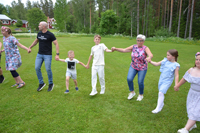 Röste.nu – Röstebilder – Midsommarfirande vid Dönjegården 2025