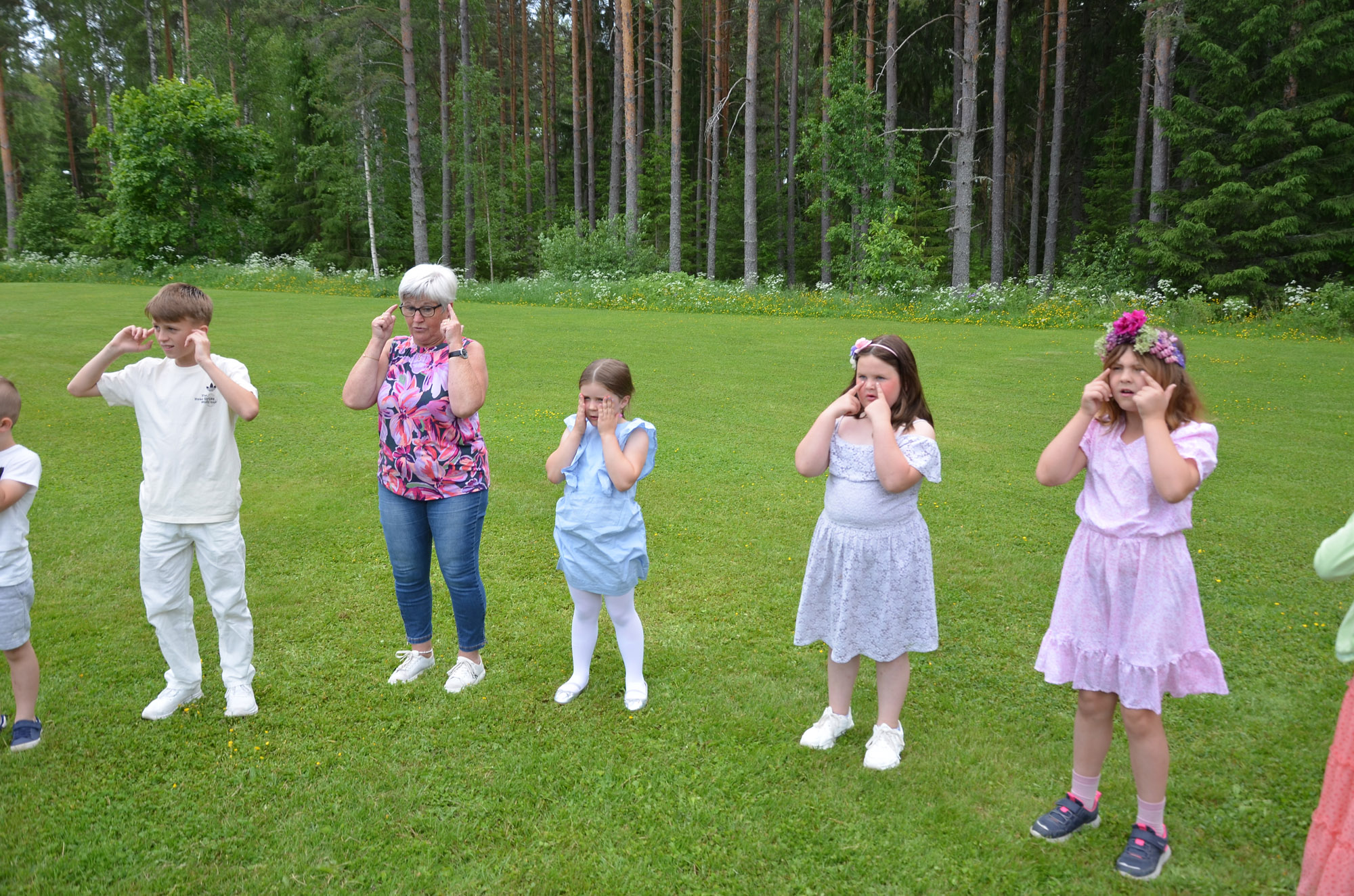 Röste.nu – Röstebilder – Midsommarfirande vid Dönjegården 2025