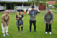 Röste.nu – Röstebilder – Midsommarfirande vid Dönjegården 2025