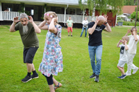 Röste.nu – Röstebilder – Midsommarfirande vid Dönjegården 2025