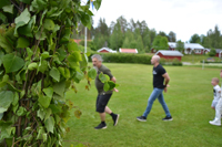 Röste.nu – Röstebilder – Midsommarfirande vid Dönjegården 2025