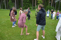 Röste.nu – Röstebilder – Midsommarfirande vid Dönjegården 2025