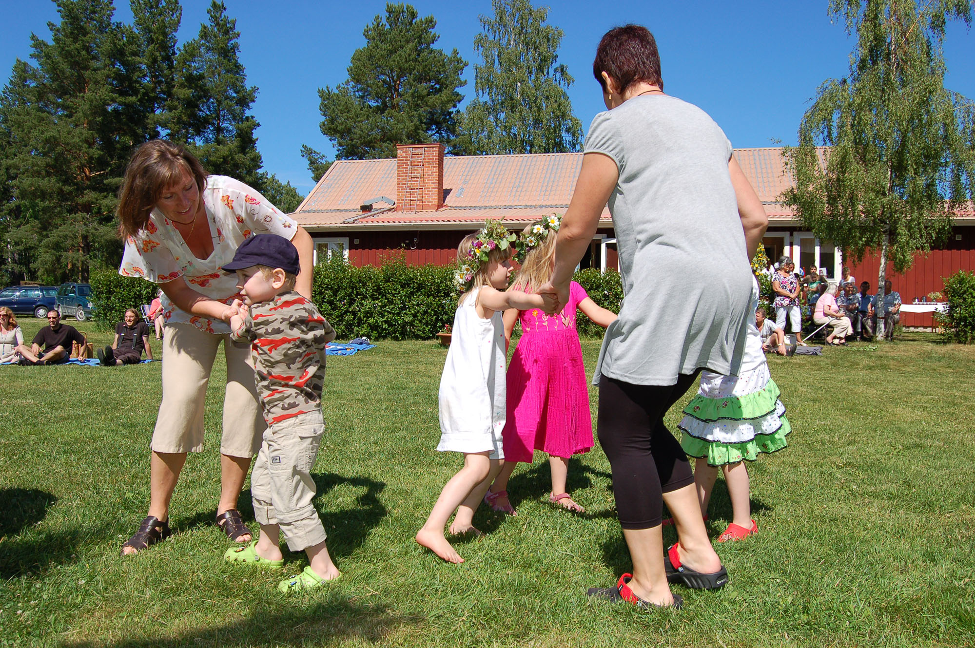 Röste.nu – Röstebilder – Midsommarfirande vid Dönjegården 2007