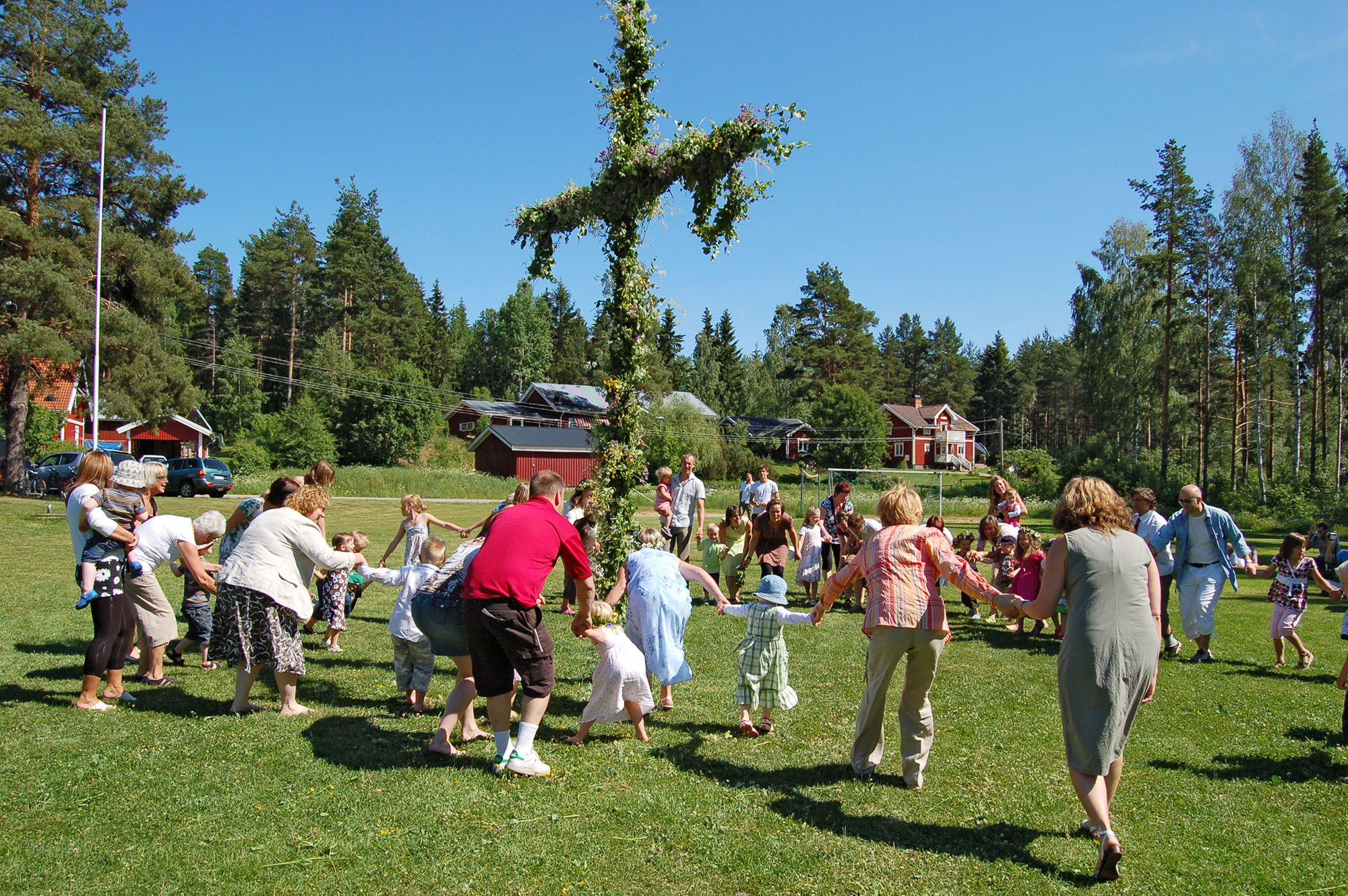Röste.nu – Röstebilder – Midsommarfirande vid Dönjegården 2007