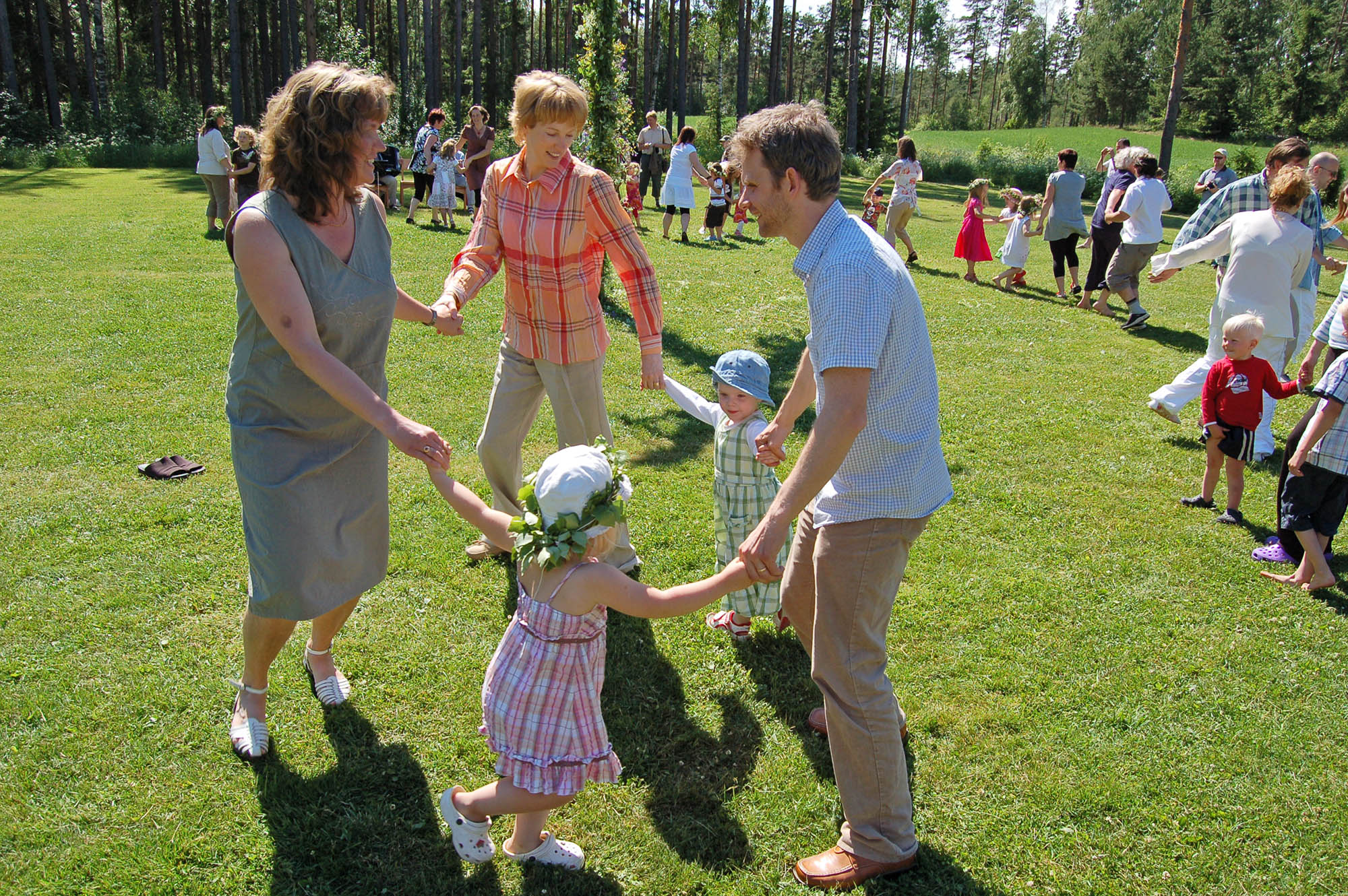 Röste.nu – Röstebilder – Midsommarfirande vid Dönjegården 2007