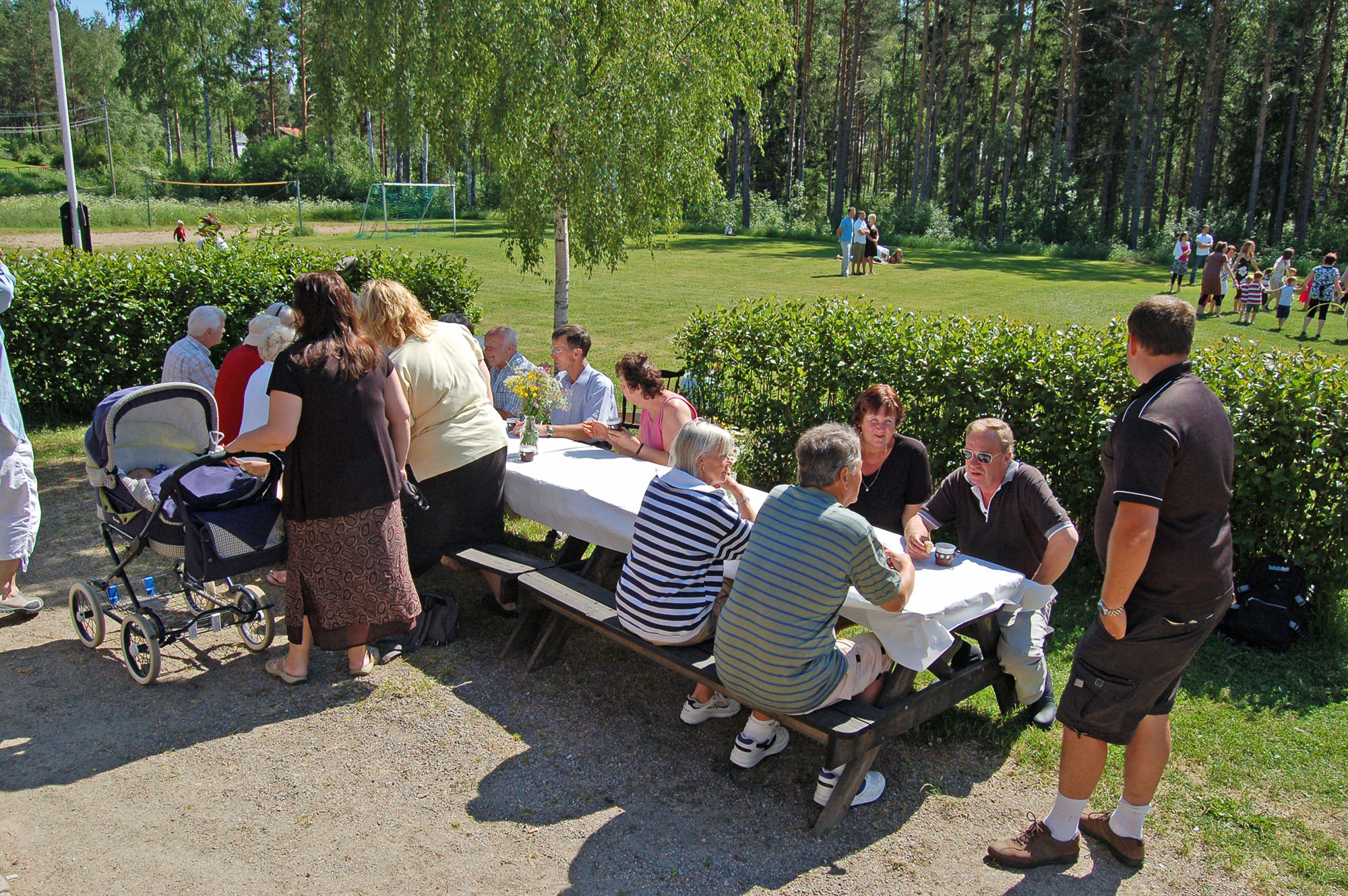 Röste.nu – Röstebilder – Midsommarfirande vid Dönjegården 2007