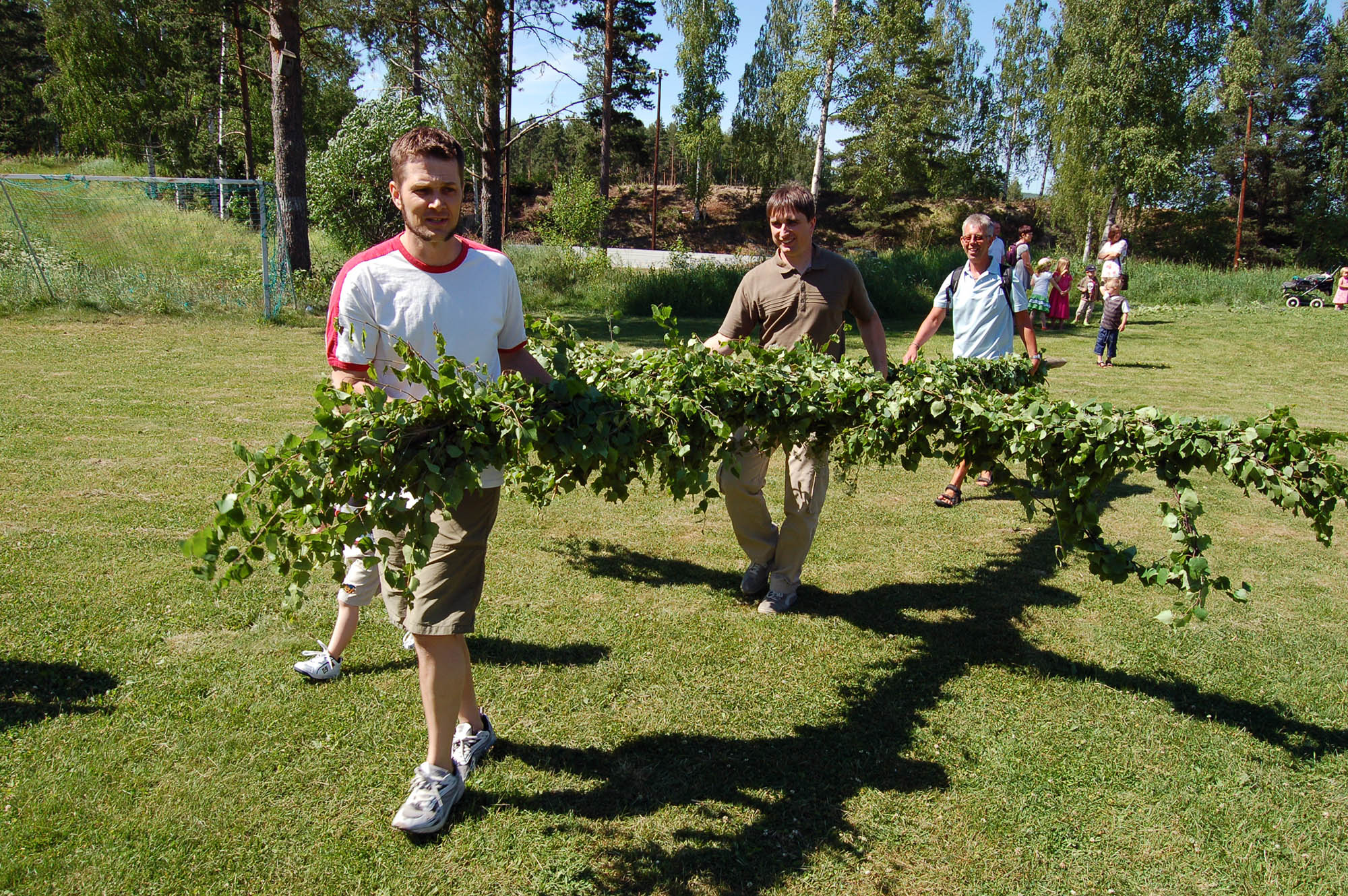 Röste.nu – Röstebilder – Midsommarfirande vid Dönjegården 2007