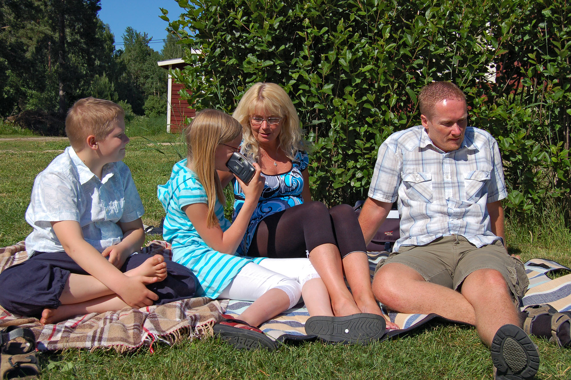 Röste.nu – Röstebilder – Midsommarfirande vid Dönjegården 2007