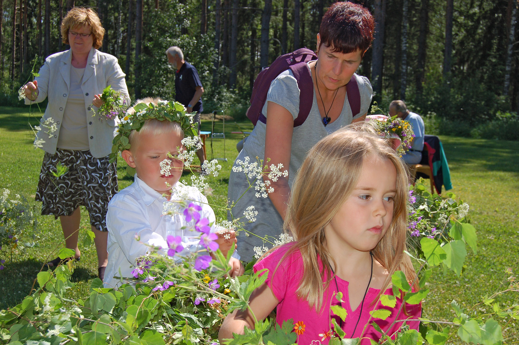 Röste.nu – Röstebilder – Midsommarfirande vid Dönjegården 2007