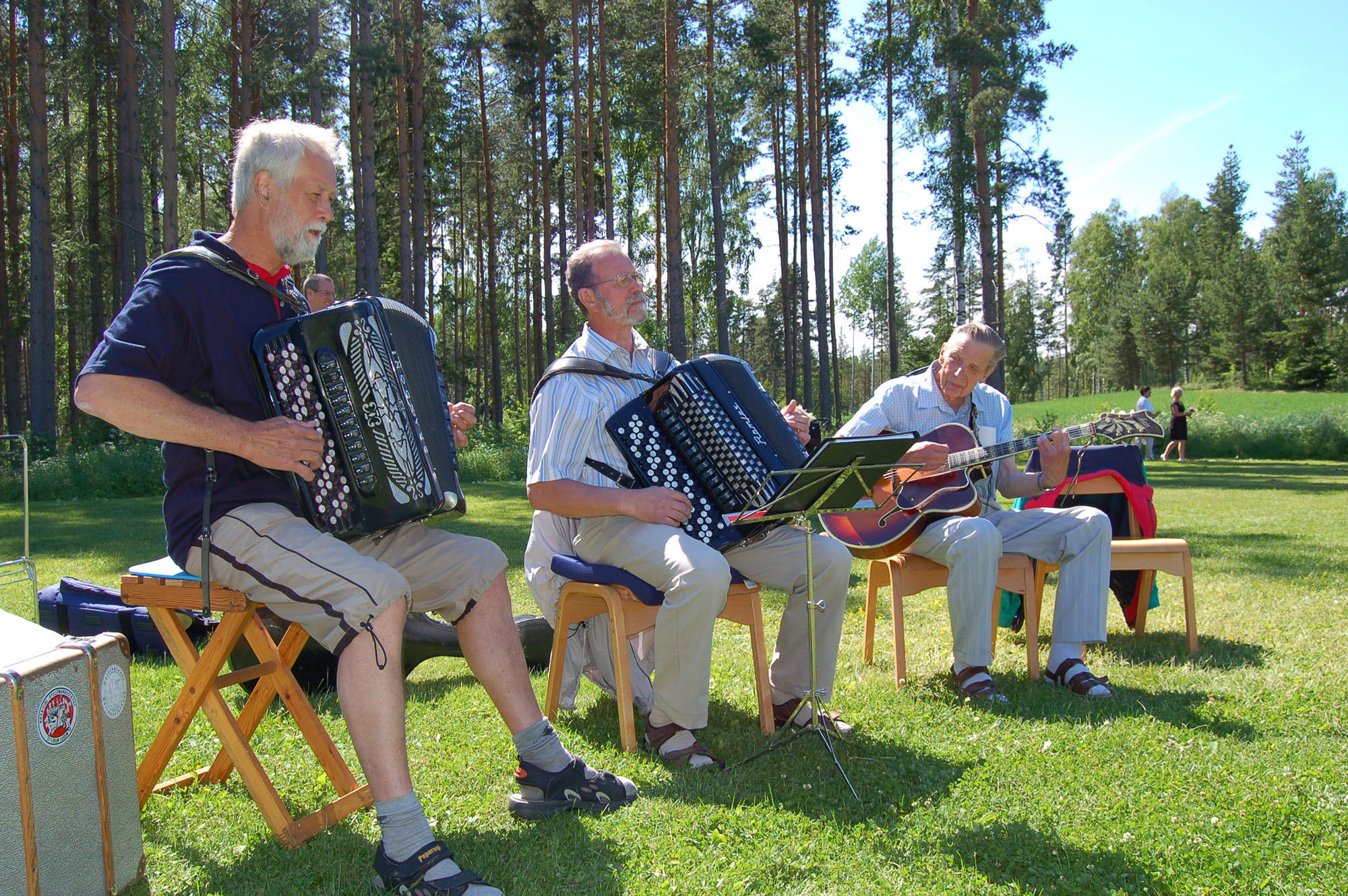 Röste.nu – Röstebilder – Midsommarfirande vid Dönjegården 2007