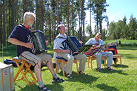 Röste.nu – Röstebilder – Midsommar i strålande sol 2007