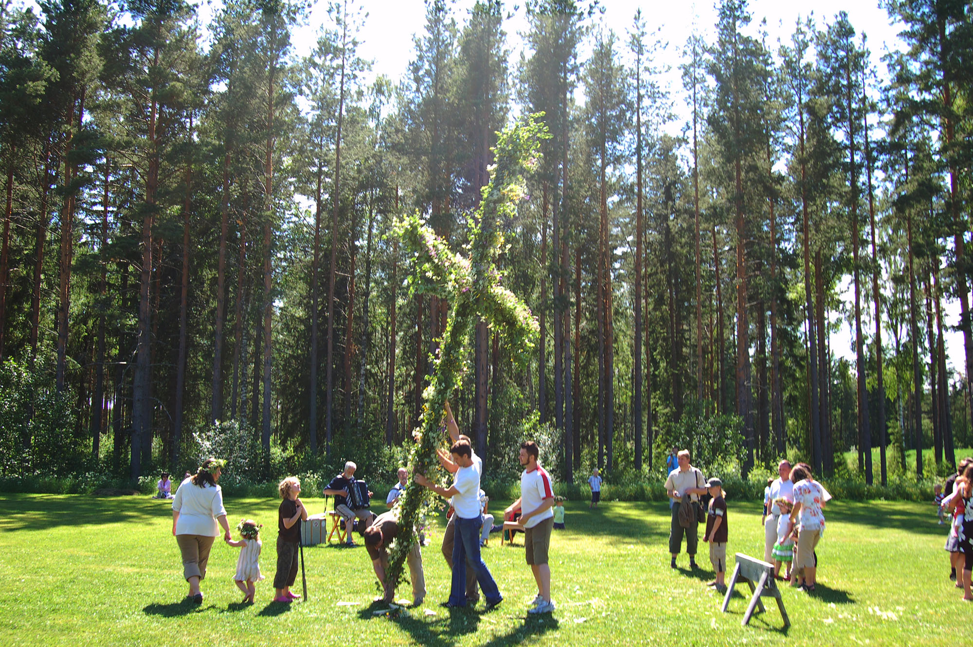 Röste.nu – Röstebilder – Midsommarfirande vid Dönjegården 2007