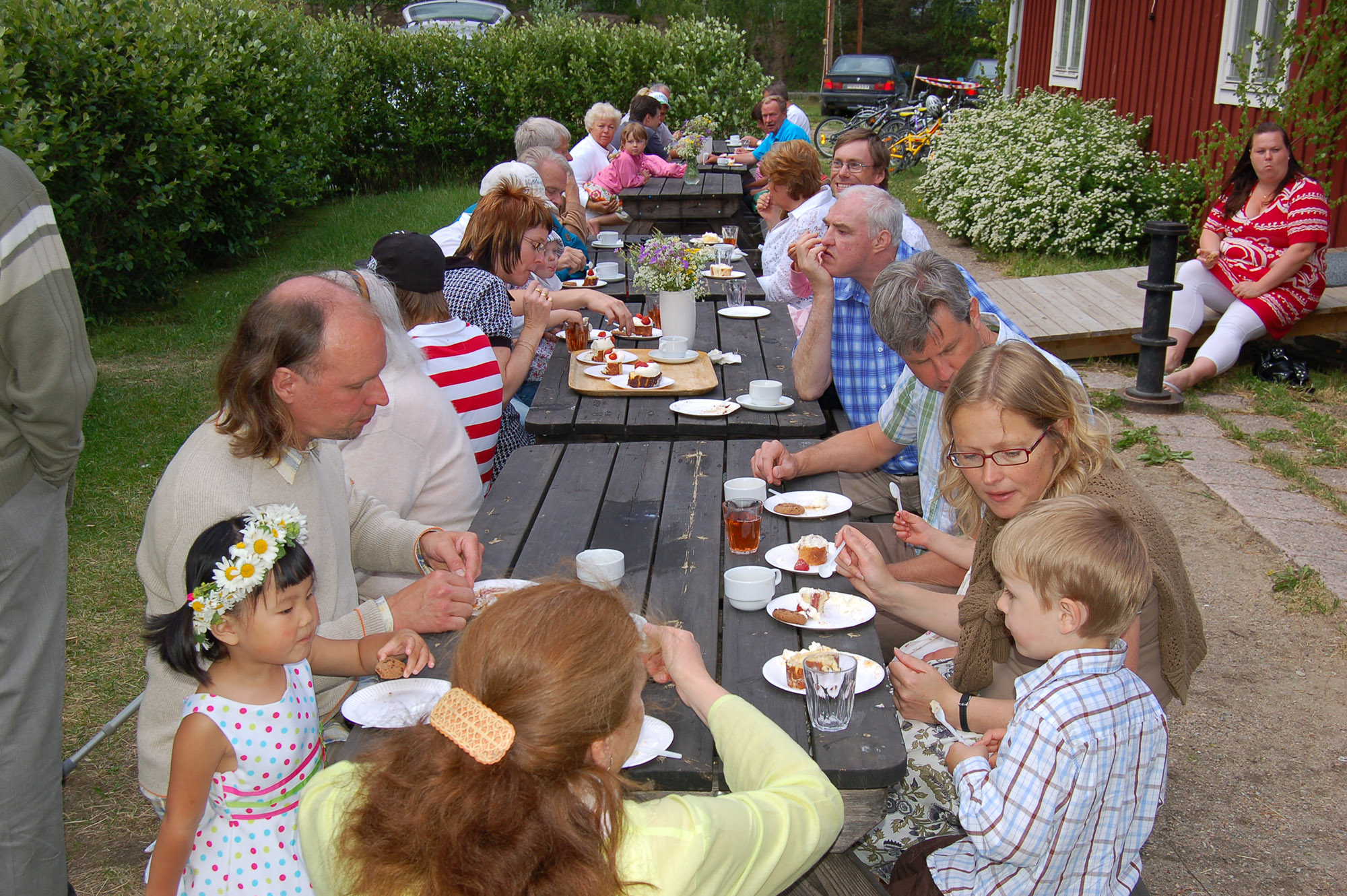 Röste.nu – Röstebilder – Midsommarfirande vid Dönjegården 2008
