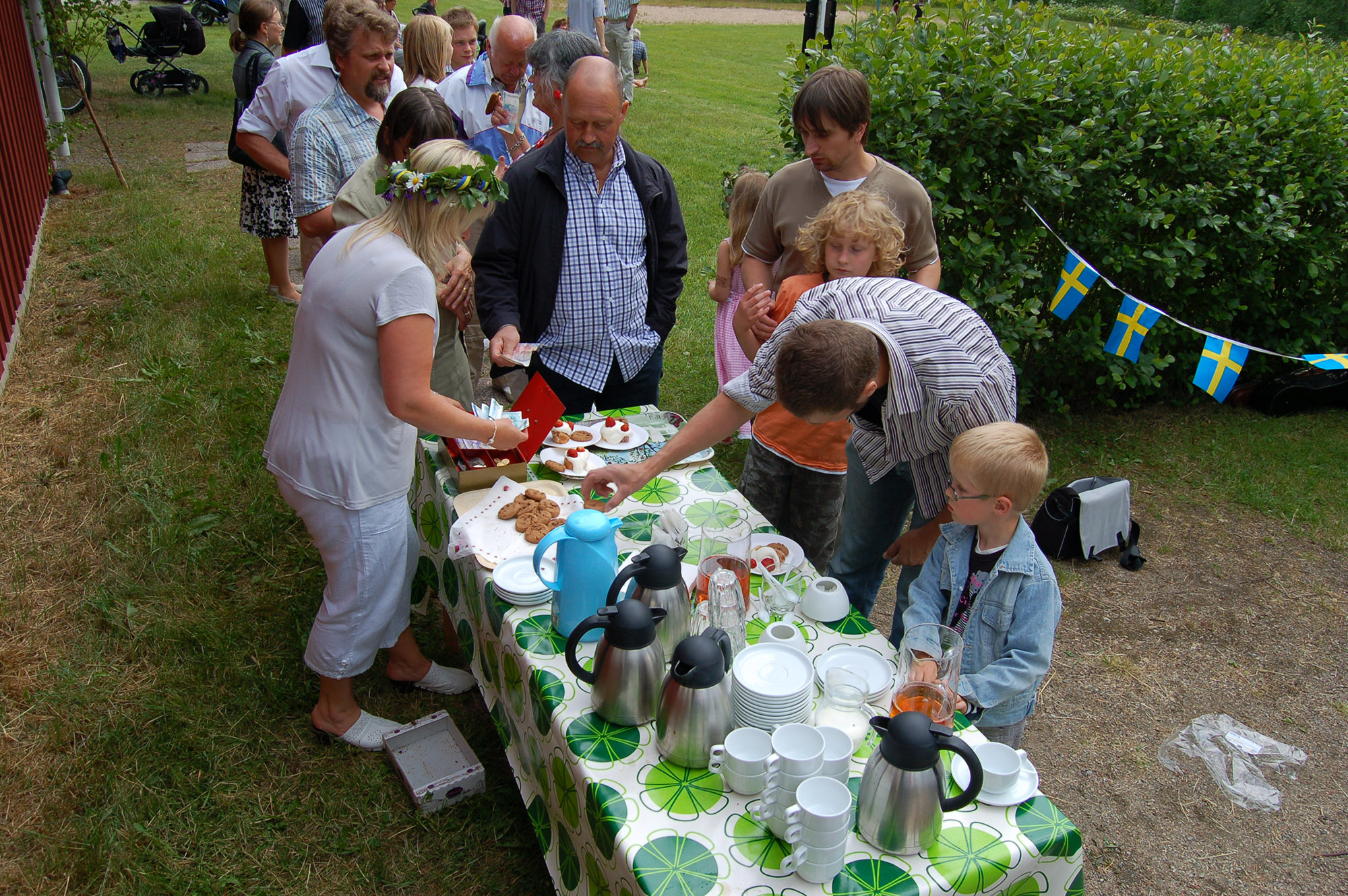 Röste.nu – Röstebilder – Midsommarfirande vid Dönjegården 2008