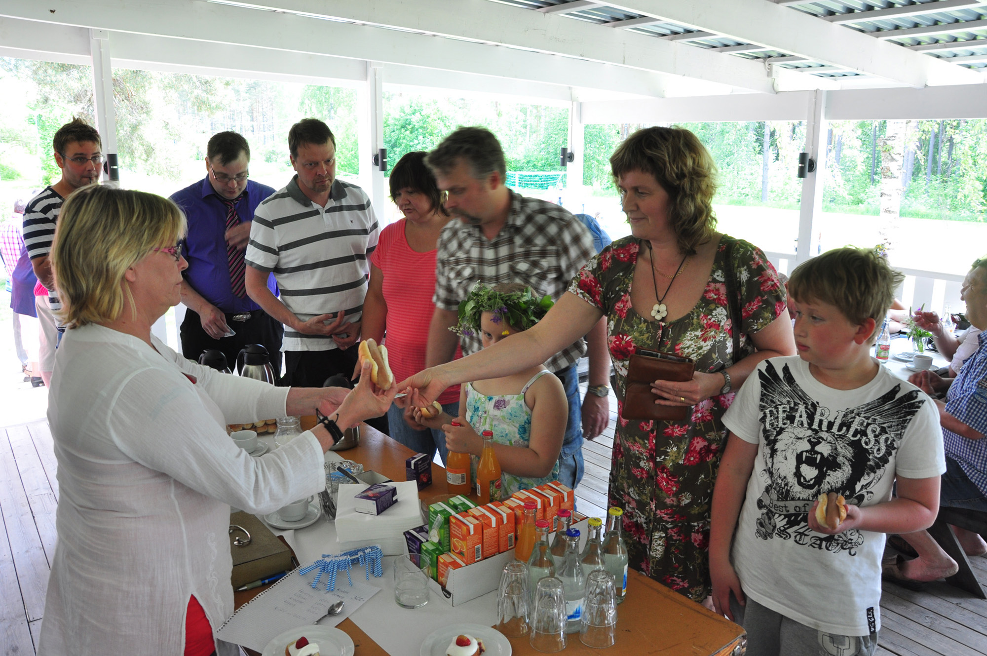 Röste.nu – Röstebilder – Midsommarfirande vid Dönjegården 2012